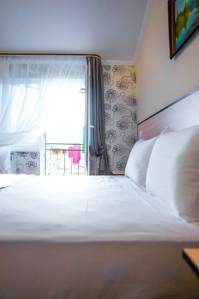 Фотографии номера Junior Suite, Balcony - Courtyard View в Гостинице Мечта у моря Адлер