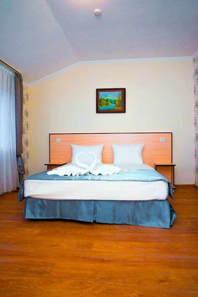 Фотографии номера Junior Suite, Balcony - Courtyard View в Гостинице Мечта у моря Адлер